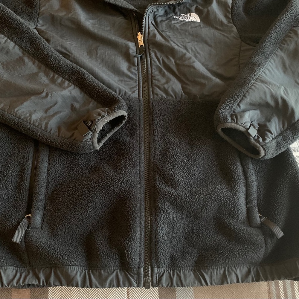 The North Face Girls Denali Jacket in Black - Picture 7 of 11